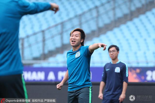 叶辰想起自己与李晓芬的约定，便对她说道：老婆，等你大师班结业之后，咱们一起去趟加拿大温哥华吧，去那边看看李阿姨和晓芬。